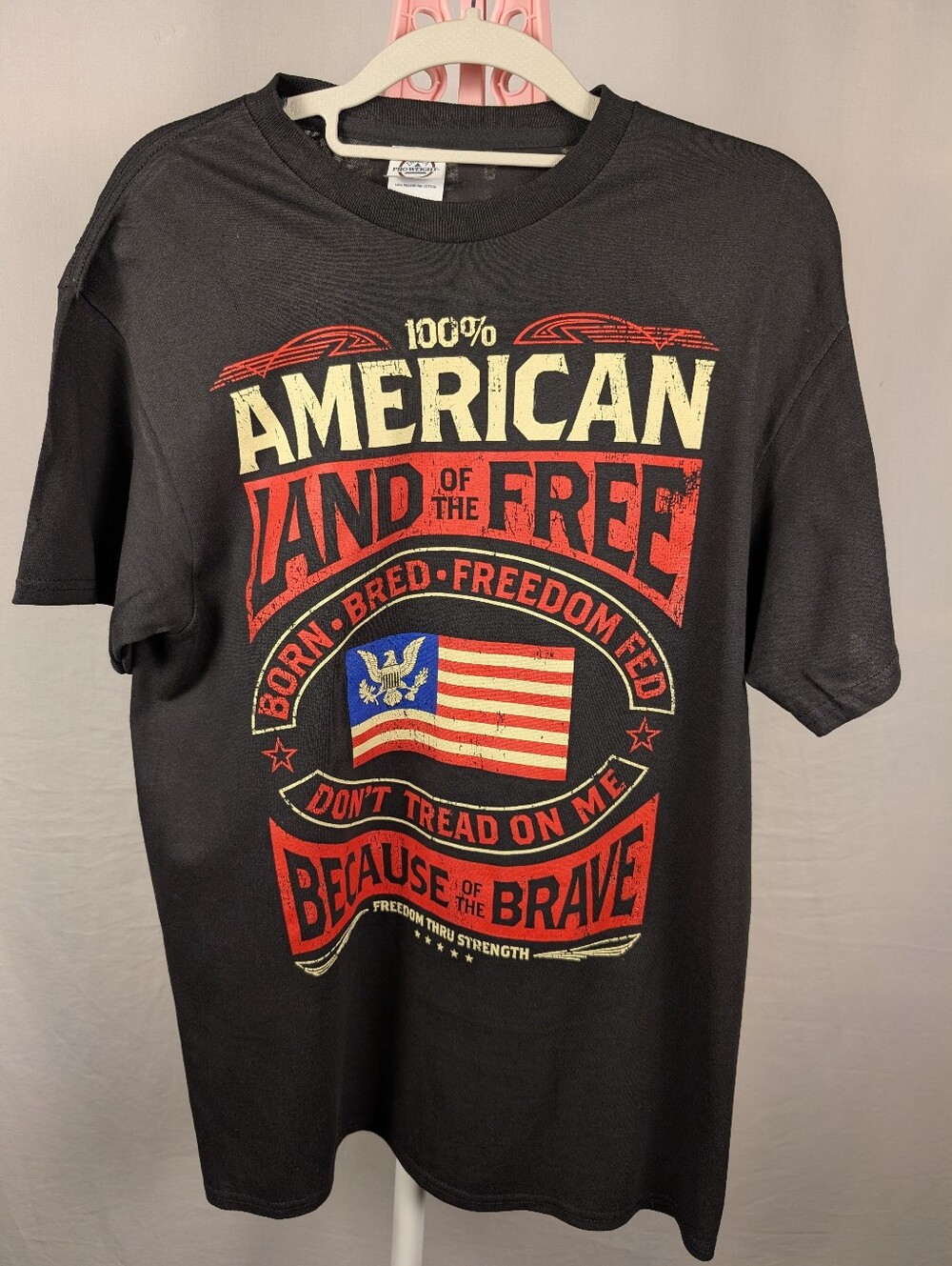 Title: American Land of the Free Patriotic Graphic T-Shirt Size Medium USA Flag